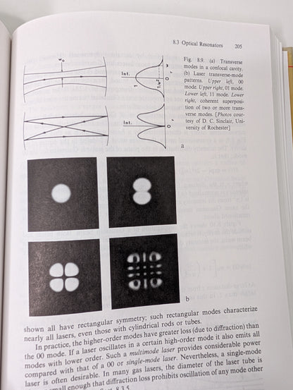 Optics and Lasers Including Fibers and Optical Waveguides - Matt Young - Fourth Revised Edition (Hardcover)