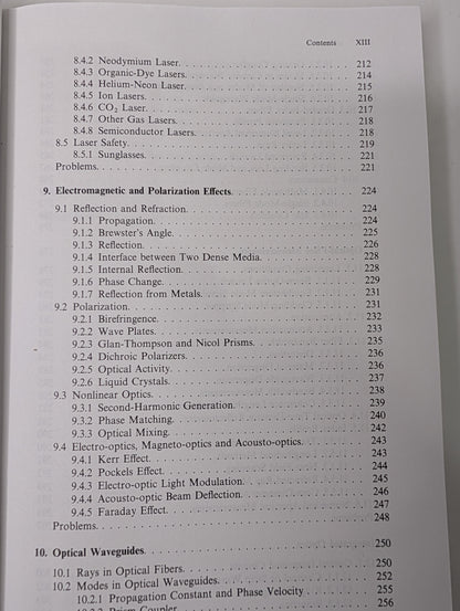 Optics and Lasers Including Fibers and Optical Waveguides - Matt Young - Fourth Revised Edition (Hardcover)